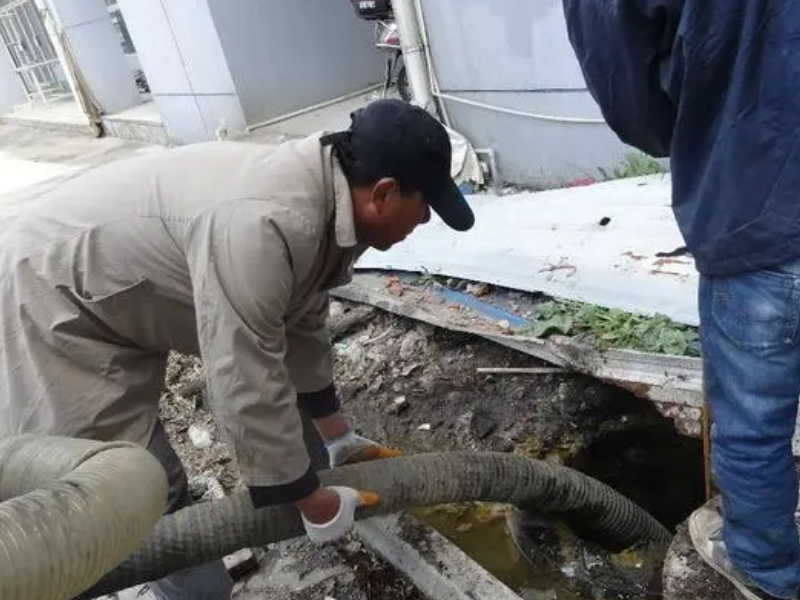 天津津南区专业抽粪抽淤泥、清理隔油池、高压清洗管道
